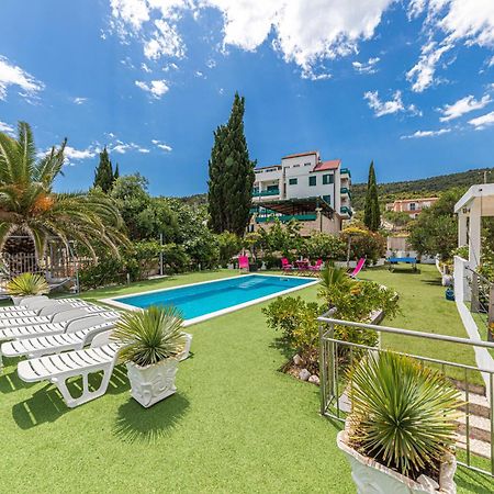 Villa Unique Sur La Plage Pour Des Vacances Inoubliables En Famille Ou Entre Amis Pour 10 Personnes Slatine Extérieur photo