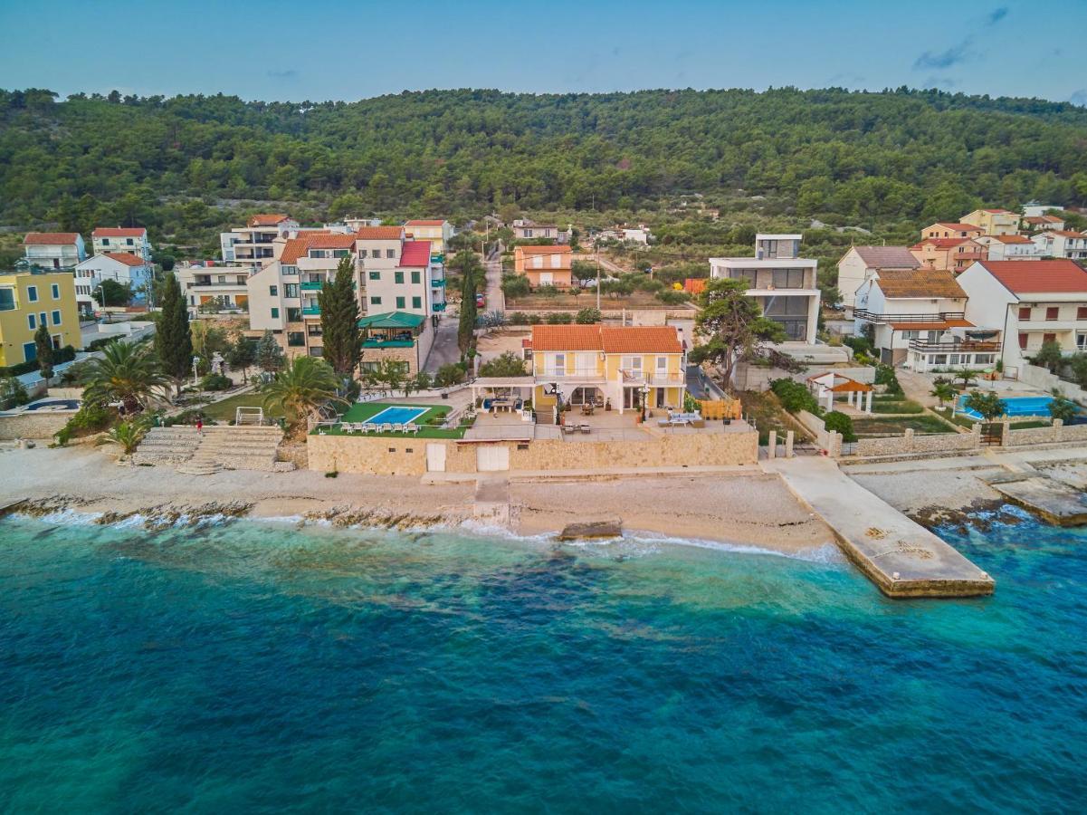 Villa Unique Sur La Plage Pour Des Vacances Inoubliables En Famille Ou Entre Amis Pour 10 Personnes Slatine Extérieur photo