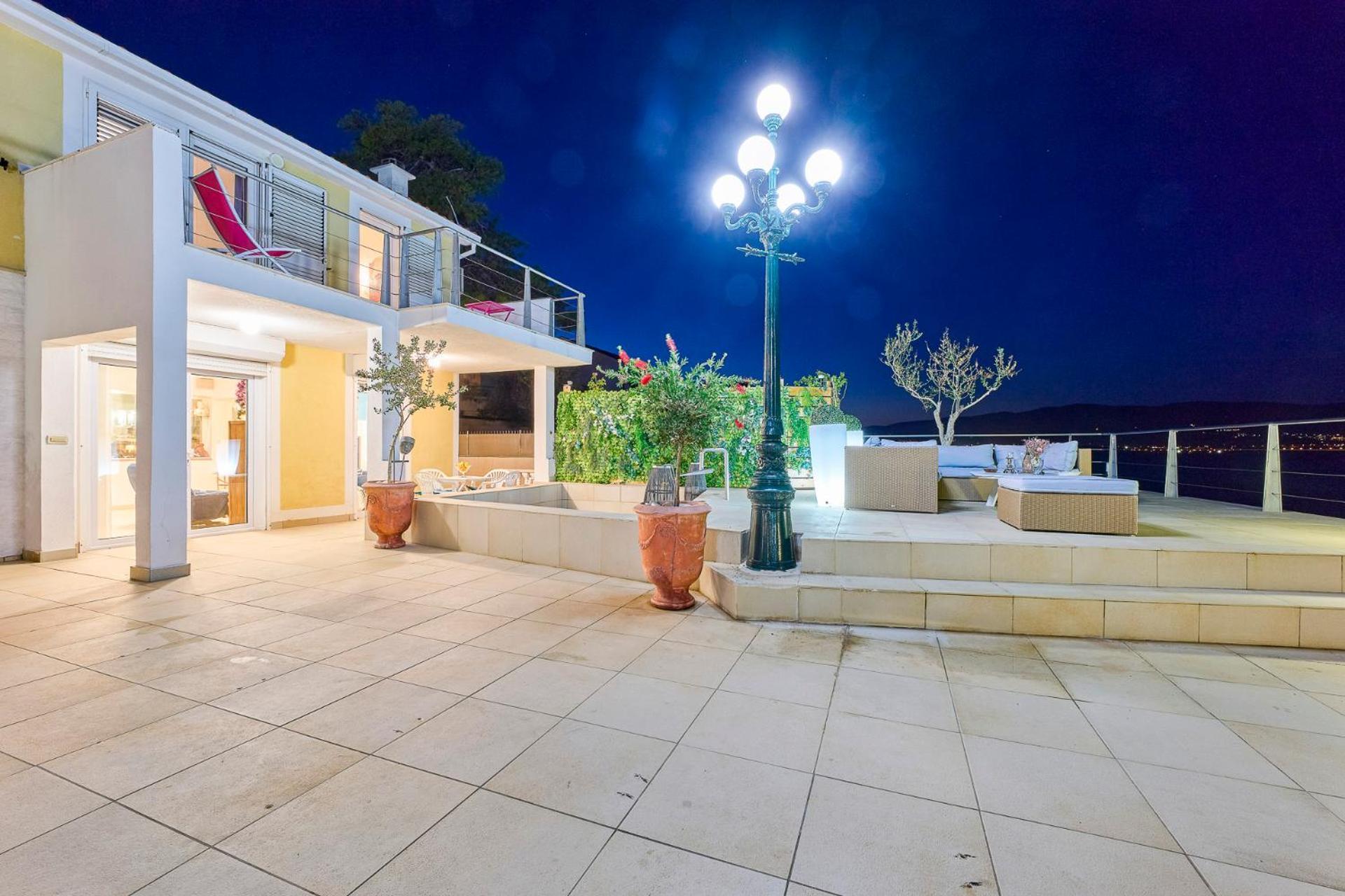 Villa Unique Sur La Plage Pour Des Vacances Inoubliables En Famille Ou Entre Amis Pour 10 Personnes Slatine Extérieur photo