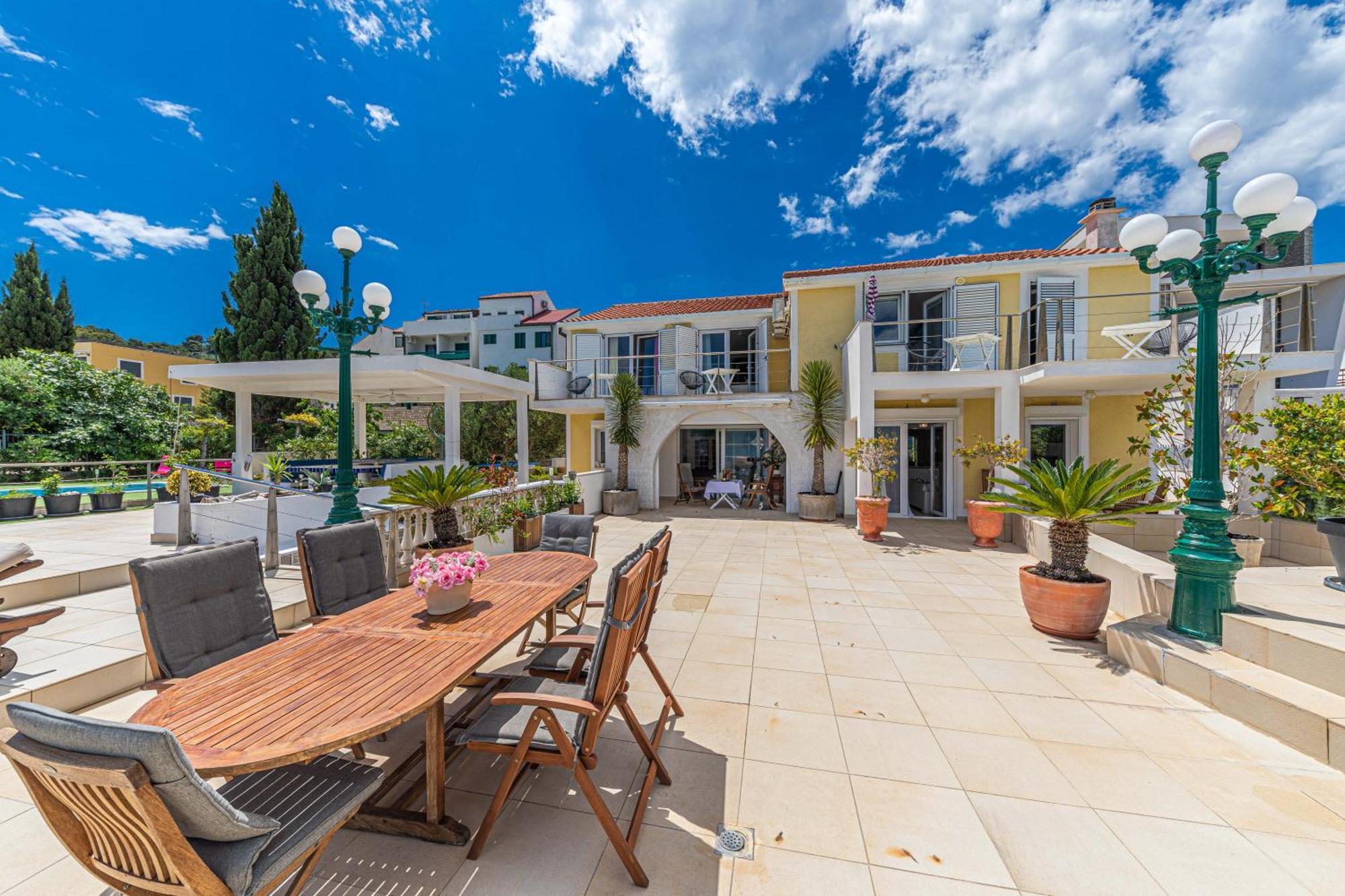 Villa Unique Sur La Plage Pour Des Vacances Inoubliables En Famille Ou Entre Amis Pour 10 Personnes Slatine Extérieur photo